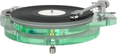 Gennemsigtig Roksan Radius 7 pladespiller set ovenfra i et skråt perspektiv, med Nima tonarm og pickup, på en translucent grøn base