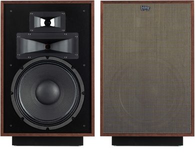 Reproduktory Klipsch Heresy IV v dřevěné barvě auburn, pohled zepředu, jeden bez krytu s wooferem a výhybkami, druhý s látkovým krytem