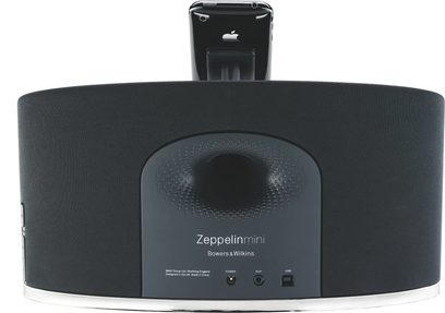 Bowers & Wilkins Zeppelin Mini sort højttaler, set forfra, med iPhone-dockingstation øverst