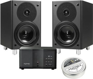Micromega MySystem sort hi-fi minianlæg bestående af to sorte højttalere og en sort centralenhed, set forfra