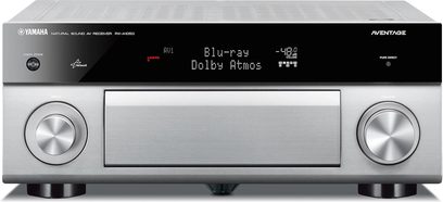 Yamaha RX-A1050 titano namų kino stiprintuvas, priekinis vaizdas, mėlynas ekranas, du sidabriniai sukamieji rankenėlės