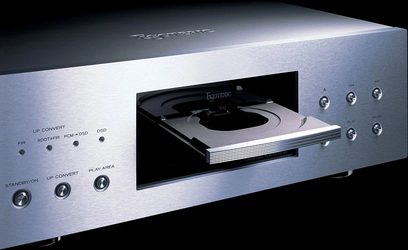 Sølvfarvet Esoteric DV-60 4K Blu-ray-afspiller, set forfra, med åben skuffe, synlige knapper og tilslutninger