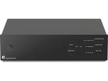 Phono-forforstærker Pro-Ject Phono Box S3 B sort, set forfra med enkel front og justeringsknapper til højre