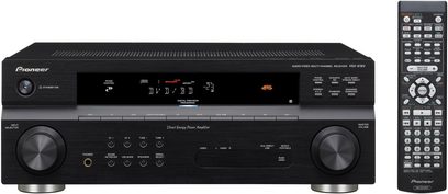 Pioneer VSX-918V sort hjemmebiografsforstærker, frontpanel med display, knapper og drejeknapper, set forfra