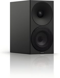 Amphion Argon 0 bokhyllehögtalare i svart, frontvy, matt svart basreflex, rund blank svart högtalare