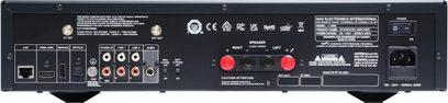 Wzmacniacz zintegrowany stereo NAD widziany z tyłu, z gniazdami RCA, portami HDMI i sieciowymi, zaciskami głośnikowymi i gniazdem zasilania
