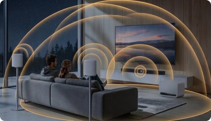 Sistema audio home theater wireless con soundbar, diffusori e subwoofer in un salotto moderno, vista posteriore