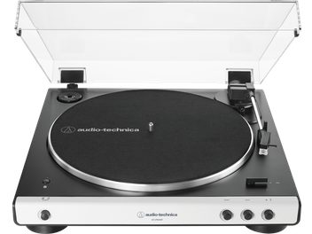 Biały gramofon Audio Technica AT-LP60XBT, czarny talerz, prosty ramię wkładki, podniesiona przezroczysta pokrywa