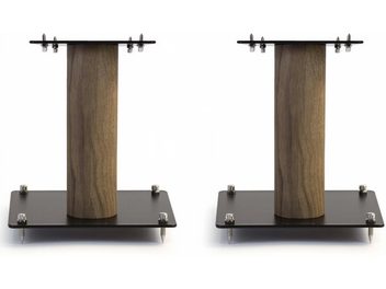 Due diffusori acustici Norstone Design Stylum S in legno di quercia scuro, di forma cilindrica, su base quadrata nera, visti di fronte