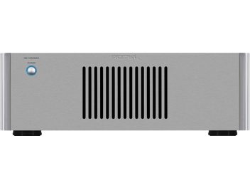 Hoogwaardige versterker RB1552 MKII zilver, vooraanzicht, zwarte centrale grille, blauwe knop links