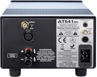 Effektforstærker ATI Amplifier Technologies AT541NC, set bagfra med lydindgange og højttalerterminaler
