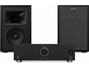 Amplificador de alta fidelidad Onkyo negro con dos altavoces Rebellion negros, uno con rejilla y el otro con los transductores a la vista