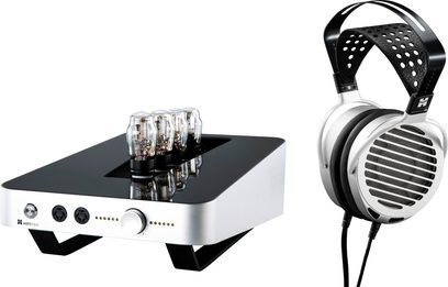 Hifiman Shangri La Jr System åbne hifi-hovedtelefoner og deres rørforstærker, set forfra på hvid baggrund