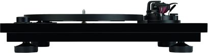 Hi-fi pladespiller Reloop TURN3 i sort, set forfra, tonarm med pickup, pladespindel, betjeningsknapper og isolerende fødder