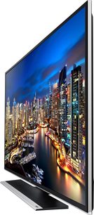 Samsung UE40HU6900 fladskærms-LED-TV, der viser et natligt vue af oplyste skyskrabere ved vandet