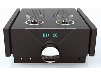 Стерео-підсилювач Pathos InControl Mk2 чорний, вигляд спереду, синій дисплей "B1: 28", дві сріблясті поворотні ручки