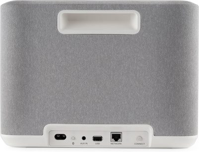Biała inteligentna kolumna Denon Home 250 widok z tyłu, jasnoszara tkaninowa maskownica i dolne porty audio, USB oraz sieciowe