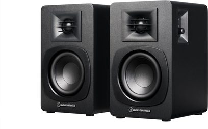 Kabellose Lautsprecher Audio Technica AT-SP3X, Vorderansicht, zwei schwarze Lautsprecher, Bedienelemente auf der rechten Seite