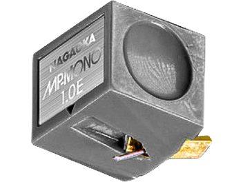 Diamant til Nagaoka JN-PMONO 1.0E pladespiller, grå kubisk plastikæske med rund sideetiket, frontlabel og synlig forgyldt stik, set fra trekvart forfra