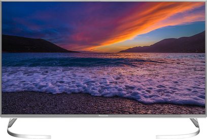 Panasonic TX-50EX700E-fladskærm, der viser et havlandskab ved solnedgang med en stenstrand i forgrunden