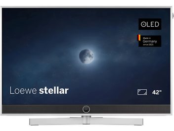 Loewe Stellar 42 DR+ sidabrinis televizorius, plokščias ekranas su priekine garso juosta ir centriniu stovu, vaizdas iš priekio