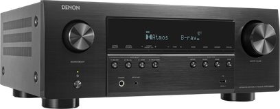 Sort Denon AVR-S980H hjemmebiografreceiver, forfra set i vinkel, centralt display og to store drejeknapper