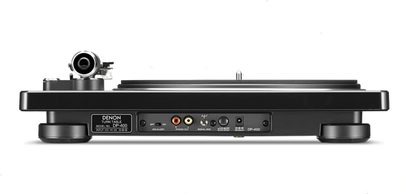 Hi-fi pladespiller Denon DP-400 sort, bagudgangssyn, audio- og strømstik, kontakt, hovedtelefonstik
