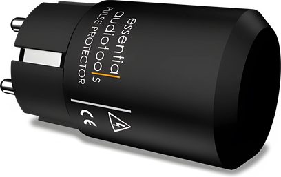 Melns EAT Essential Audio Tools Pulse Protector maiņstrāvas barošanas kabelis, skats no augšpuses, IEC un Schuko savienotāji