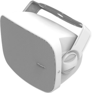 Klipsch RSM-400 hvit utendørs høyttaler, frontvisning, avrundet trapeseformet design, metallgrill, sentralmontert diskant