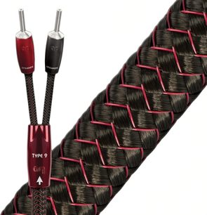 Høyttalerkabel fra Audioquest Type 9, 2 x 2 m, svart og rød fletting, bananplugger med sølvbelegg, røde kontakter, nærbilde