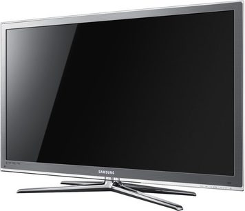 Svart platt Samsung UE40C8700-TV, framifrån, placerad på ett silverfärgat metallstativ med två ben