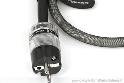 Napájecí síťový kabel GigaWatt LC-2 EVO černý s opleteným pláštěm, konektorem Schuko a zásuvkou IEC, detailní pohled