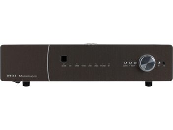 Roksan K3 v2 Integrated Amplifier opija integrētais hi-fi stereo pastiprinātājs, skats no priekšpuses, melna priekšējā paneļa ar sudraba pogām un ligzdām, zils displejs