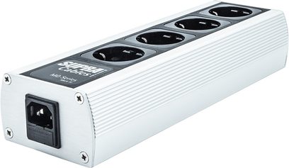 Stekkerdoos Supra MainBlock MD04-EU MK3, rechthoekige geribbelde metalen behuizing, 4 zwarte stopcontacten, IEC-voedingsconnector, zilverkleurige schroeven