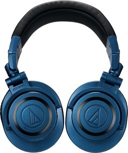 Sluchátka Audio Technica ATH-M50xBT2DS tmavě modrá, pohled zepředu, černý polstrovaný náhlavní pásek, otočné kulaté náušníky