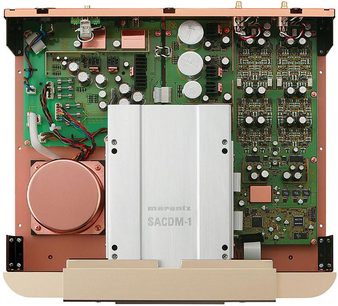 Marantz SA-7S1 forstærker sølv guld, indvendigt syn af elektroniske komponenter og printplader med grønne og kobberbelagte kredsløb