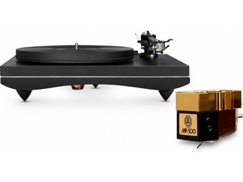 Juodas vinilinių plokštelių grotuvas su tonarmu ir juoda bei auksine Nagaoka MP-500 galvute pirmame plane