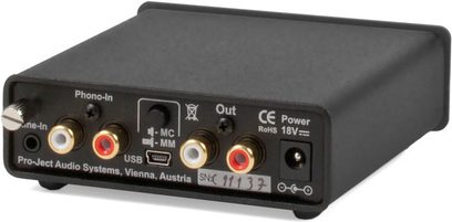 Pro-Ject Phono Box USB V DC sort forstærker, frontvisning, stik på bagsiden, knapper og indikatorer på toppen