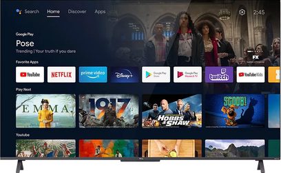 TCL 75C721-fjernsyn, der viser Google Play-grænsefladen med miniaturebilleder af tv-serier, film og streaming-apps