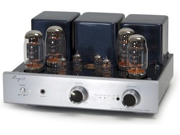 Cayin CS-55A KT88 gümüş tüp stereo entegre amplifikatör, hafif eğimli üç çeyrek ön görünüm, fırçalanmış alüminyum ön panelli gümüş metal kasa, dört büyük KT88 lambası ve birkaç küçük cam lambayı taşıyan gece mavisi lakaplı üst panel, arka tarafta üç eşleşen dikdörtgen kapak, alüminyum çerçeveli iki büyük siyah kontrol düğmesi ve ön panelde kulaklık girişi
