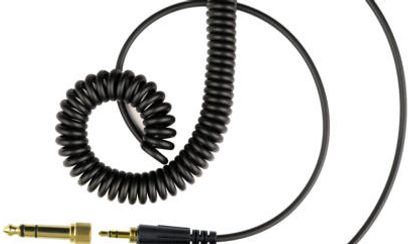 Sort spiralkabel, 3,5 mm forgyldt jackstik og 6,35 mm forgyldt jackstik, på hvid baggrund