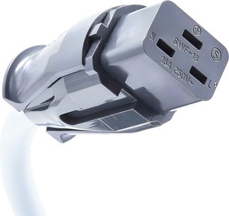 Grå plastik hun-stik fra strømkablet Supra LORAD 2.5 CS-16-EU, tæt på, tre huller, 16A 250V~
