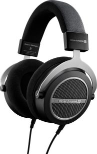 Sluchátka Beyerdynamic Amiron home s otevřeným designem, pohled z boku, černý polstrovaný náhlavní pásek, kulaté náušníky, kovový gril