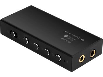 Φορητό μαύρο ορθογώνιο Bluetooth DAC ήχου με μικρή οθόνη, πλευρικά κουμπιά και διπλές χρυσές εξόδους ακουστικών jack