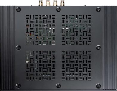 Černý kovový zesilovač Onkyo ICON M-80, pohled shora, víko se 4 ventilačními mřížkami, boky s žebrováním