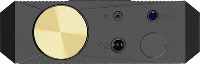 Convertidor de audio portátil FiiO Q7 en aluminio negro visto de frente, equipado con una gran rueda dorada texturizada a la izquierda y tres tomas de audio circulares a la derecha
