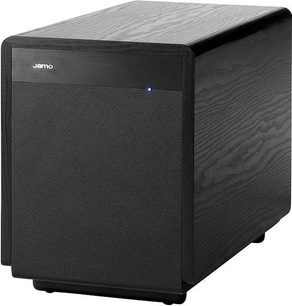 Jamo Sub 260 subwoofer i sort, kubisk form, mørk træfinish, sort frontpanel med blåt logo nederst til højre