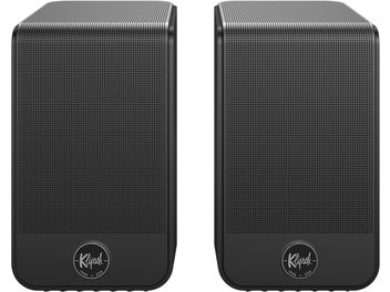 Set di due casse acustiche connesse Klipsch Flexus Surr 200 nere, custodia rettangolare compatta in plastica opaca con griglia metallica perforata arrotondata sulla parte superiore, badge logo circolare in basso, vista frontale