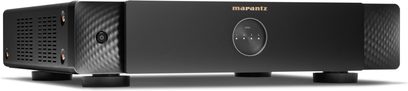 Juodas integruotas stereo hi-fi stiprintuvas Marantz Model M4, minimalistinis priekinis skydelis su apvaliu 1–4 zonų ekranu ir įjungimo mygtuku kairėje pusėje