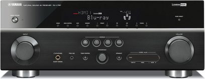 Yamaha RX-V767 sort hjemmebiografsforstærker, set forfra, blå skærm, sølvfarvede knapper og drejeknapper, 2 hovedtelefonstik på forsiden